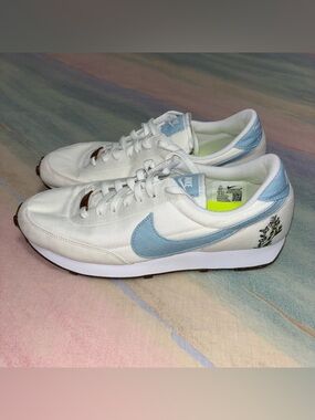 Nike Daybreak Womens Size 10.5 White Blue Running‎ Shoes Athletic Sneakers